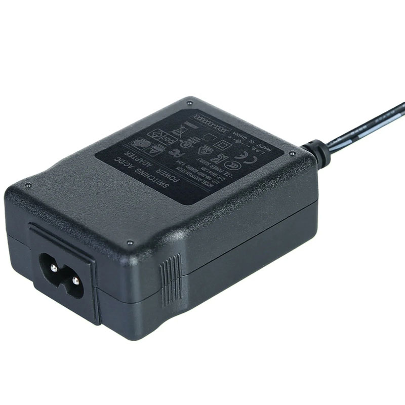 12W stalinis maitinimo adapteris