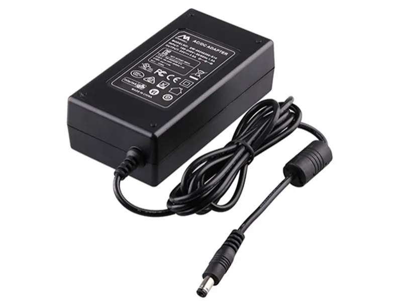 Universalus AC/DC maitinimo adapteris