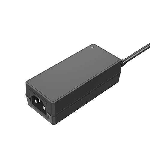 24W darbalaukio maitinimo adapteris